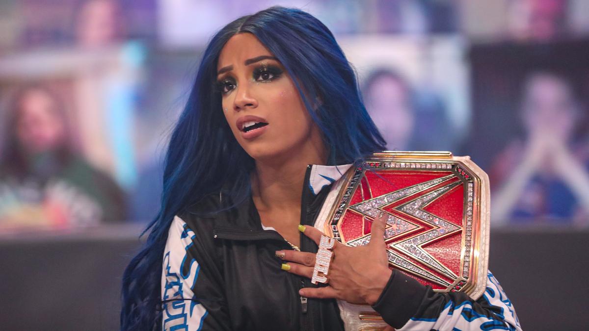 How is WWE star Sasha Banks related to Snoop Dogg?