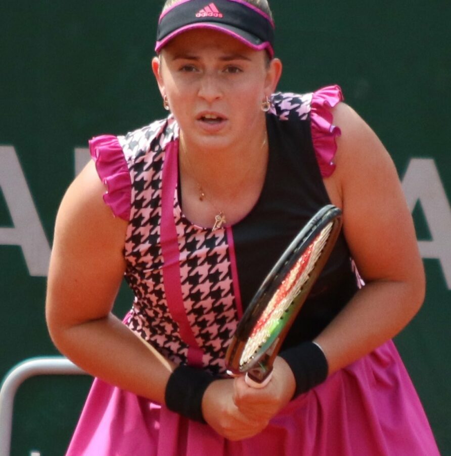 “Still decades ahead from all of us” – Fans react as Jelena Ostapenko reveals a new hairstyle