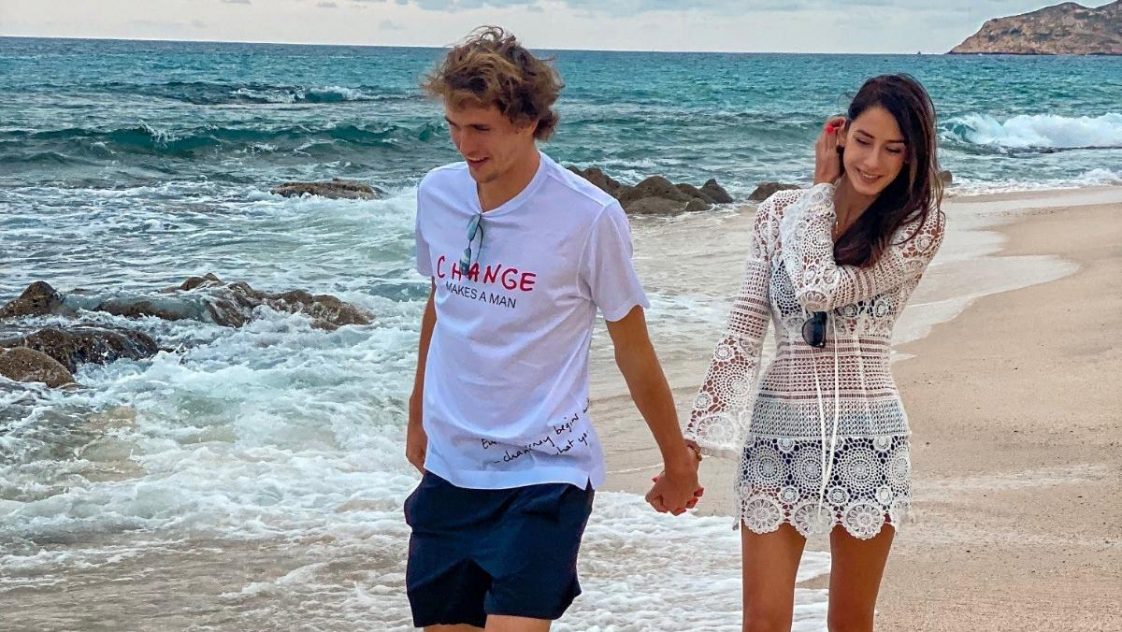 Who is the girlfriend of rising tennis star Alexander Zverev?