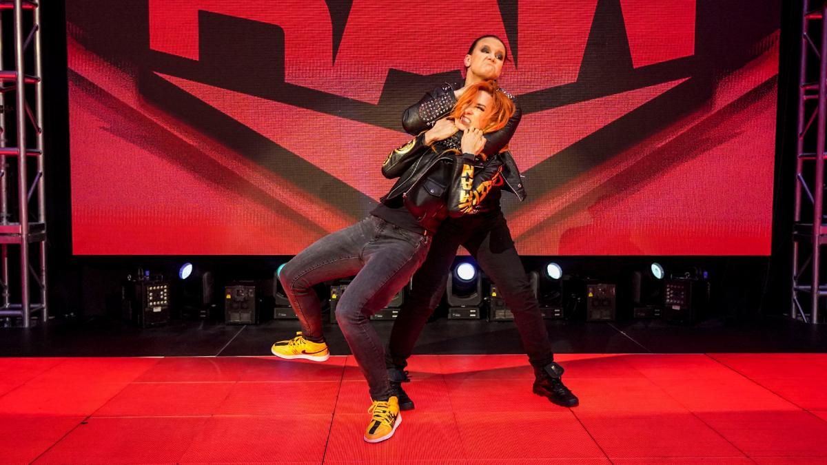 Shayna Baszler attacked Becky Lynch on this week's Raw