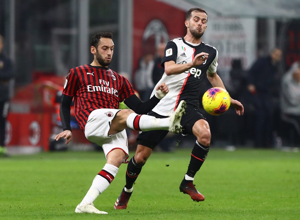 Miralem Pjanic (R) in action against AC Milan (Getty Images)