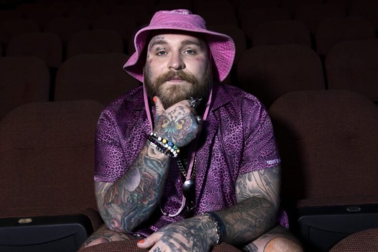 Is popular singer Teddy Swims gay? Learn all about his relationship history