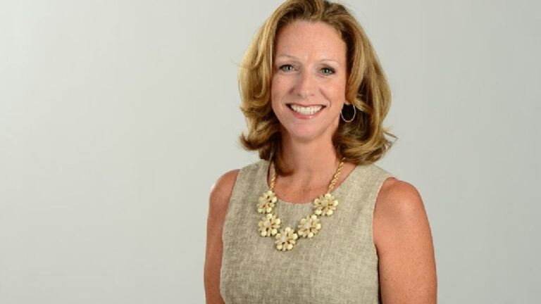 Who is Beth Mowins? What is her salary and net worth?