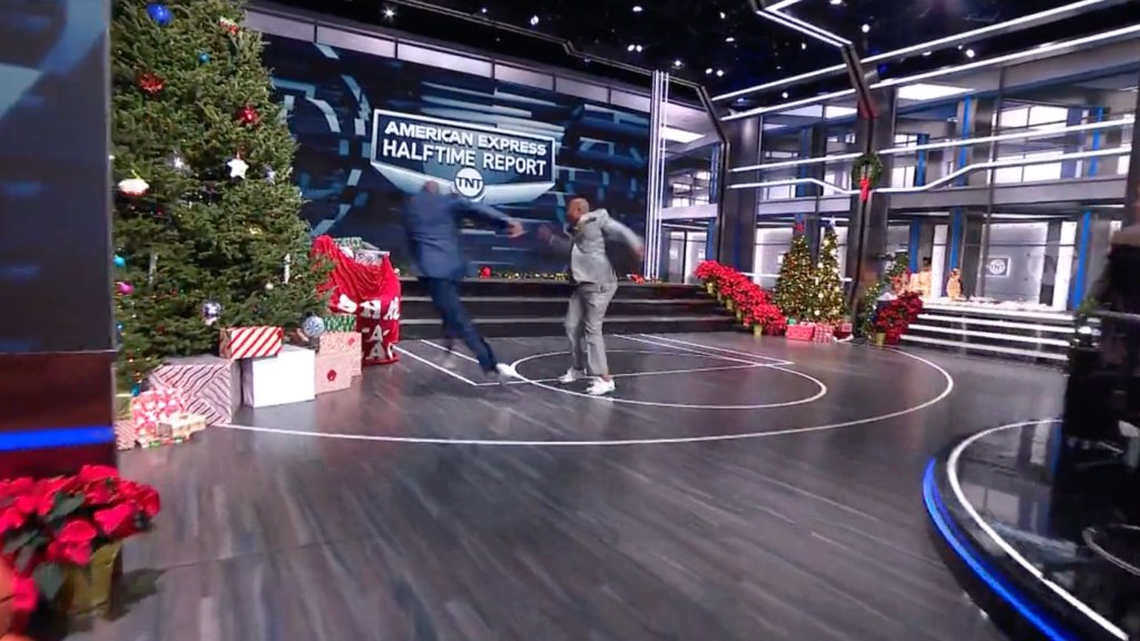 Kenny Smith shaq Christmas tree