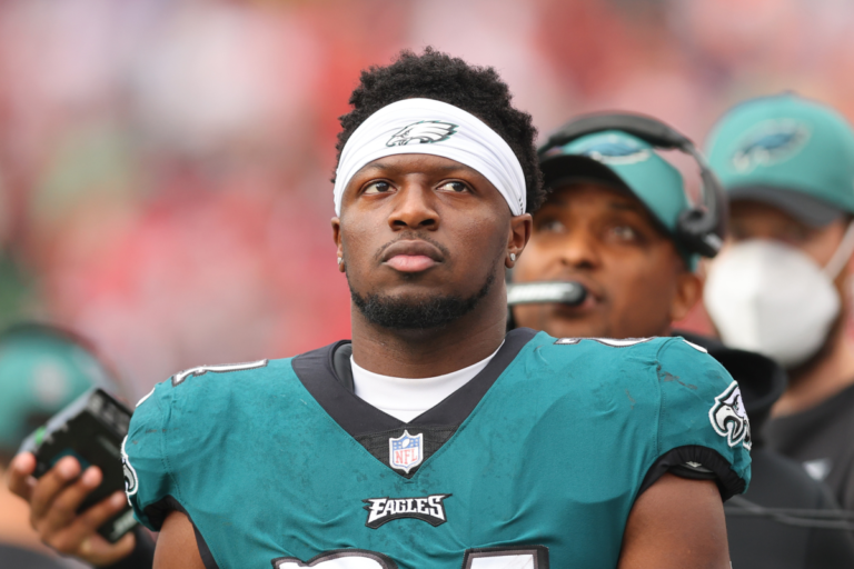 Jordan Howard 2022 – Net Worth, Girlfriend, Salary & Contract