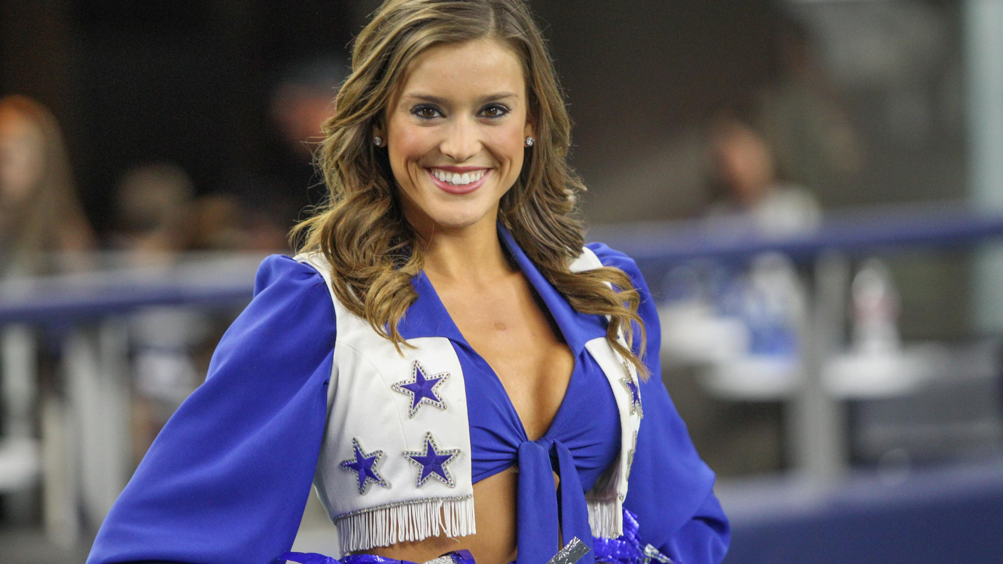 What is the salary for Dallas Cowboy cheerleaders?