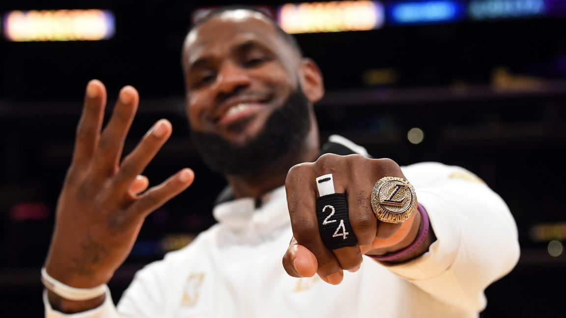 (Photos) LeBron James proves he is a man of many skills with doodle of